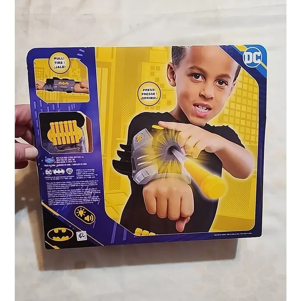 Batman DC Ultimate Gauntlet Launcher 8 pcs 6 Darts